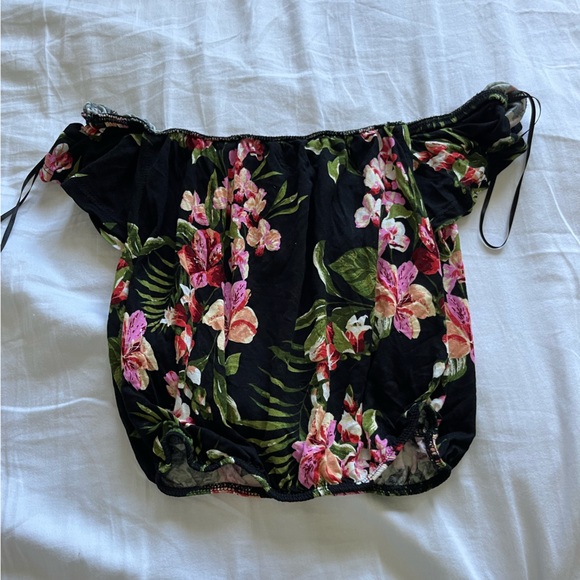 Off the shoulder Floral top - Picture 2 of 4